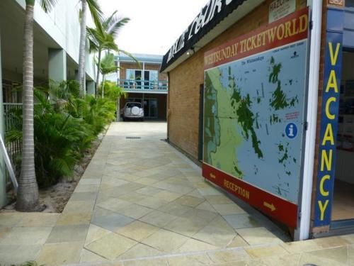 Airlie Court Units Aparthotel Airlie Beach Exteriör bild